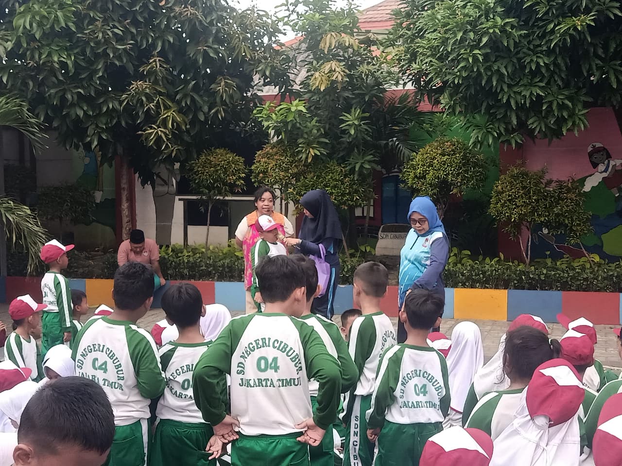 Wisata LiterAsyik Ke SDN Cibubur 04
